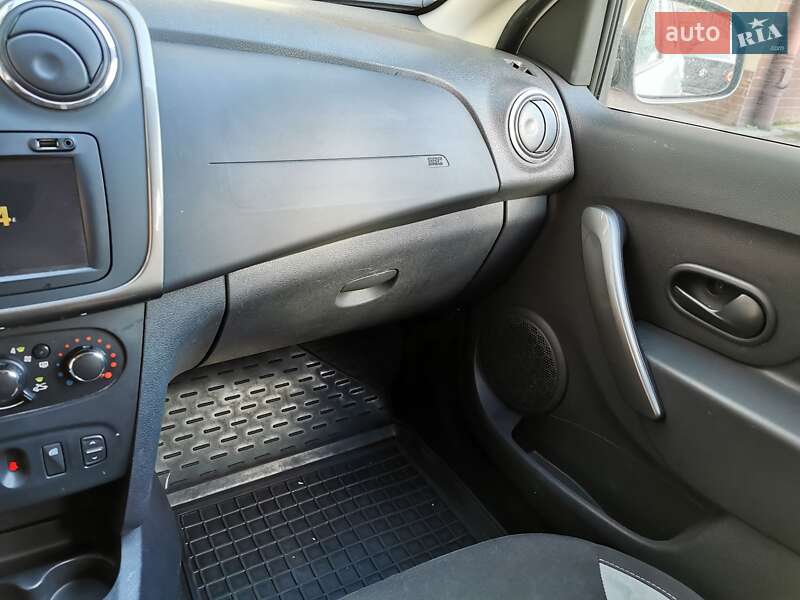 Хетчбек Dacia Sandero 2013 в Дніпрі