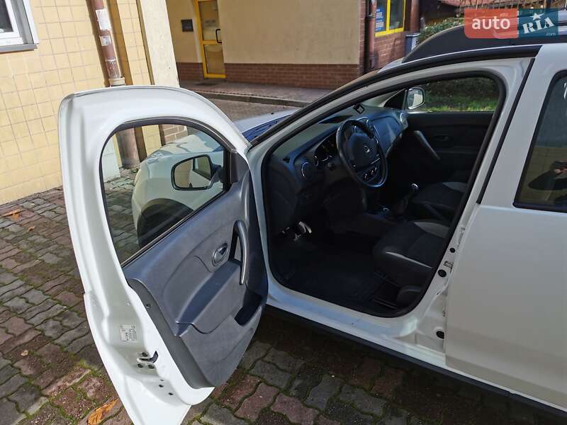 Хетчбек Dacia Sandero 2013 в Дніпрі