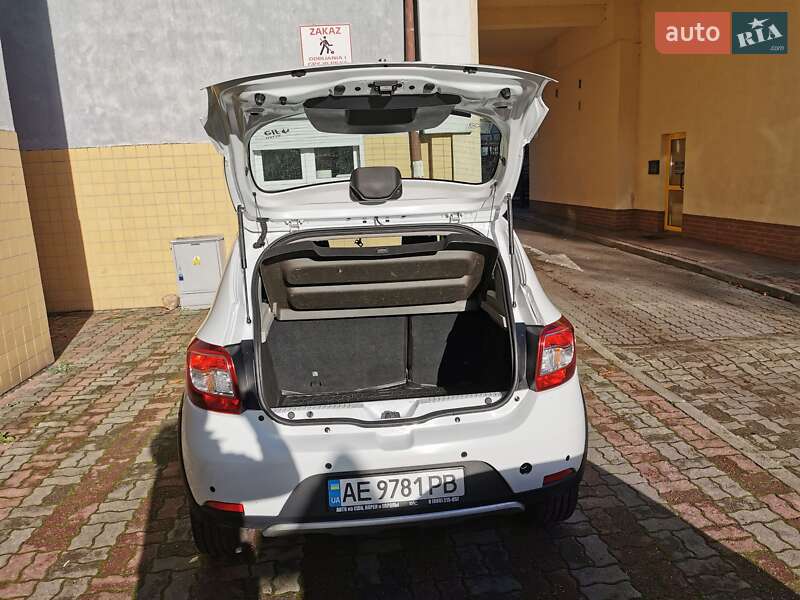 Хетчбек Dacia Sandero 2013 в Дніпрі
