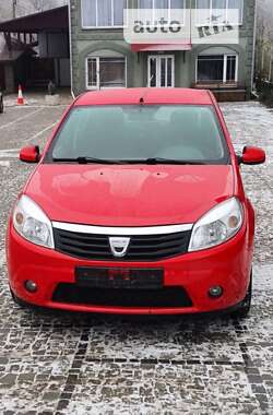 Хетчбек Dacia Sandero 2010 в Чернівцях