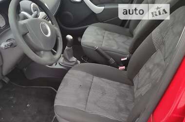 Хетчбек Dacia Sandero 2010 в Чернівцях