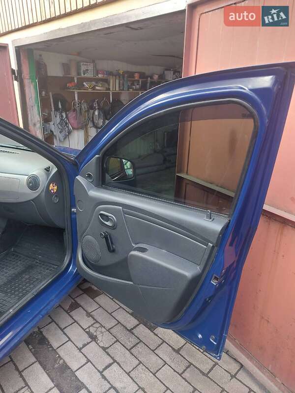 Хетчбек Dacia Sandero 2009 в Покровську