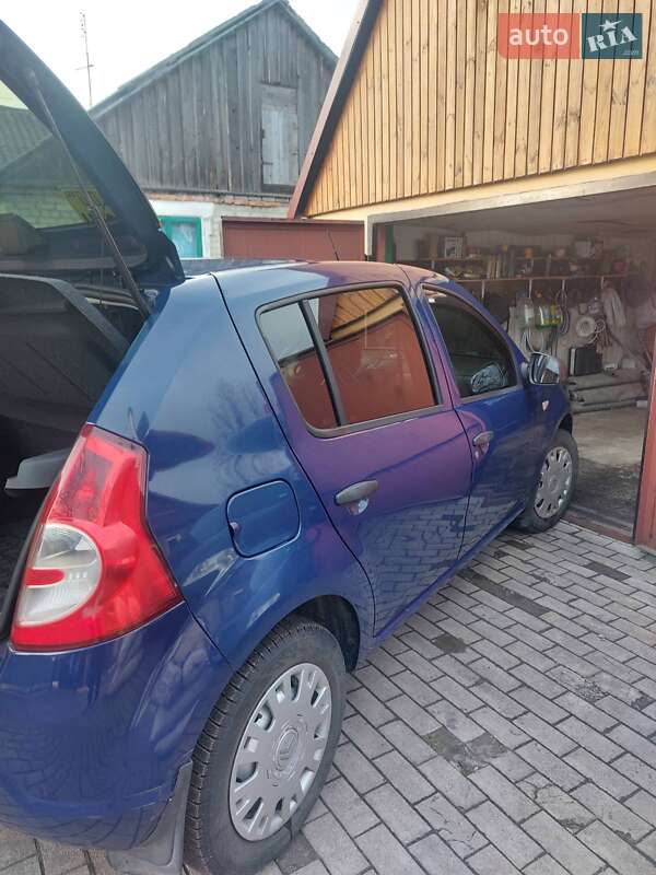 Хетчбек Dacia Sandero 2009 в Покровську