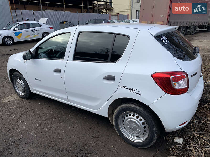 Хэтчбек Dacia Sandero 2014 в Черновцах
