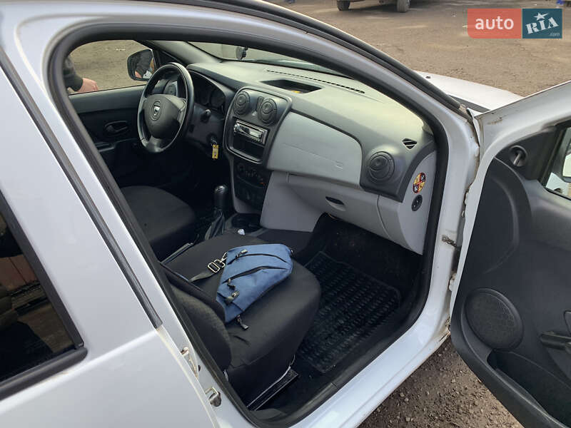 Хэтчбек Dacia Sandero 2014 в Черновцах