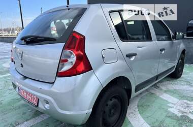 Хетчбек Dacia Sandero 2010 в Луцьку