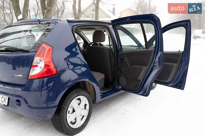 Хэтчбек Dacia Sandero 2009 в Сумах