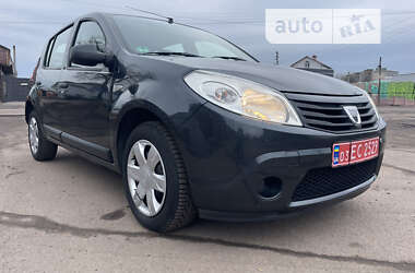 Хэтчбек Dacia Sandero 2008 в Бахмаче