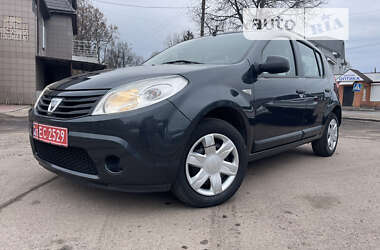 Хэтчбек Dacia Sandero 2008 в Бахмаче