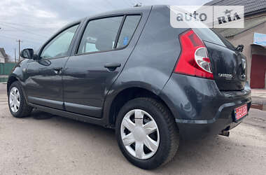 Хэтчбек Dacia Sandero 2008 в Бахмаче