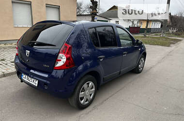 Хетчбек Dacia Sandero 2009 в Христинівці