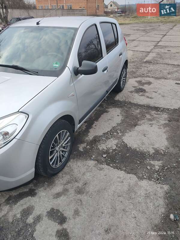 Хэтчбек Dacia Sandero 2009 в Гадяче фото 10 Хэтчбек Dacia Sandero 2009 в Гадяче