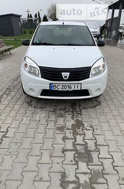 Хетчбек Dacia Sandero 2009 в Пустомитах