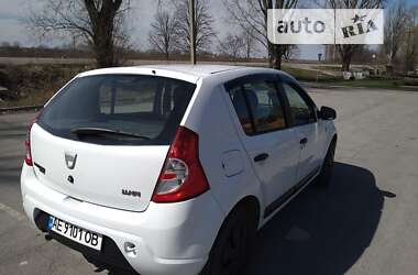 Хетчбек Dacia Sandero 2010 в Дніпрі