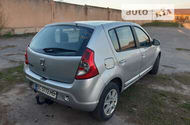 Хэтчбек Dacia Sandero 2011 в Лубнах