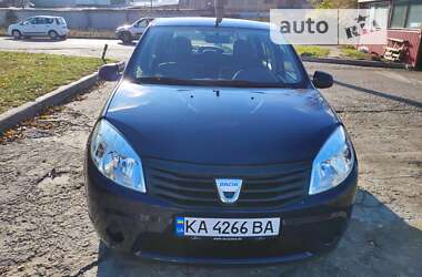 Хэтчбек Dacia Sandero 2010 в Киеве