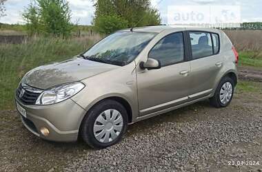 Хэтчбек Dacia Sandero 2008 в Виннице