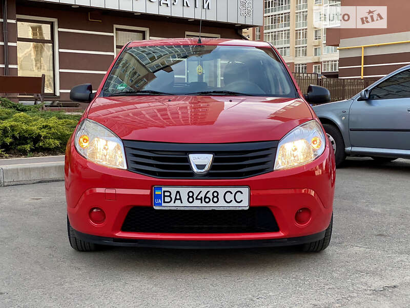 Хэтчбек Dacia Sandero 2009 в Умани