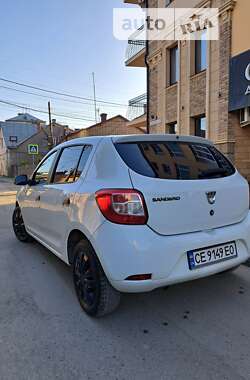 Хэтчбек Dacia Sandero 2016 в Черновцах