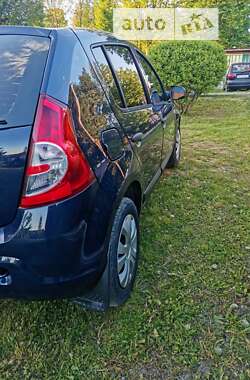 Хэтчбек Dacia Sandero 2010 в Кременце