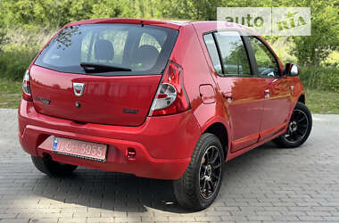 Хэтчбек Dacia Sandero 2010 в Ровно