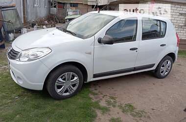 Хэтчбек Dacia Sandero 2009 в Ровно