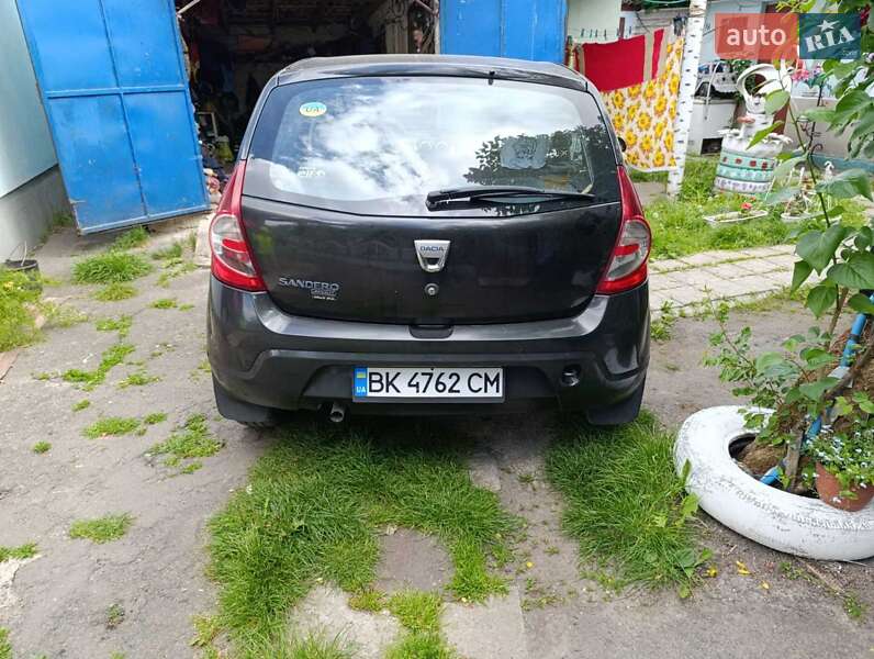 Хетчбек Dacia Sandero 2010 в Дубні