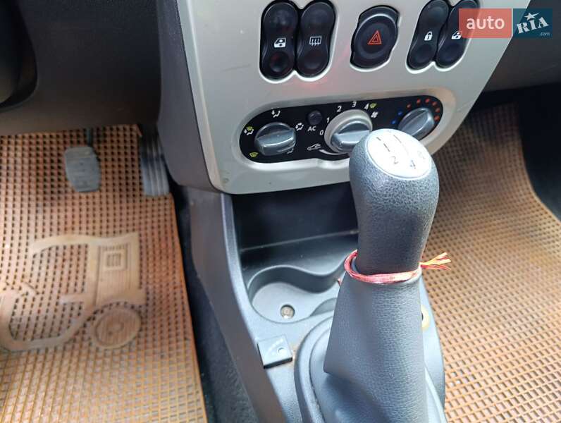Хетчбек Dacia Sandero 2010 в Дубні