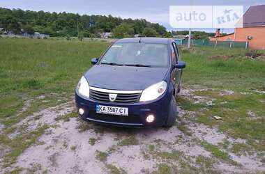 Хетчбек Dacia Sandero 2009 в Києві