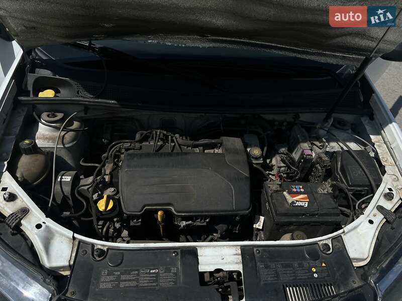 Хэтчбек Dacia Sandero 2013 в Звягеле фото 4 Хэтчбек Dacia Sandero 2013 в Звягеле