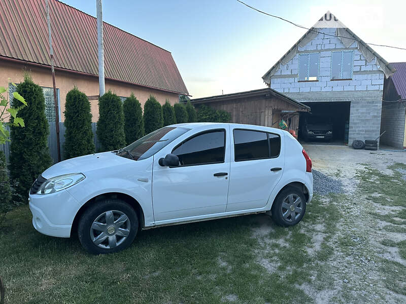 Хэтчбек Dacia Sandero 2009 в Радивилове