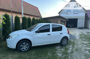 Хэтчбек Dacia Sandero 2009 в Радивилове