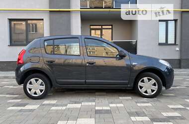 Хетчбек Dacia Sandero 2009 в Мукачевому