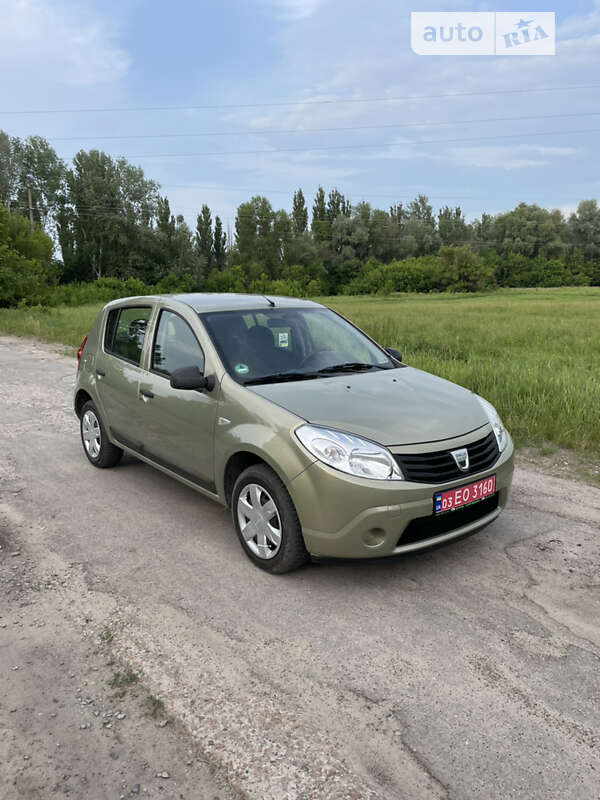 Хетчбек Dacia Sandero 2009 в Чернігові