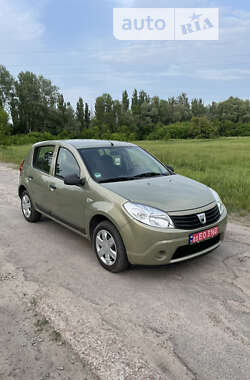 Хэтчбек Dacia Sandero 2009 в Чернигове