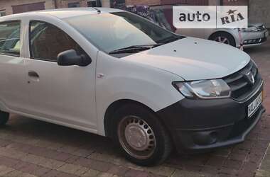 Хэтчбек Dacia Sandero 2014 в Сокале