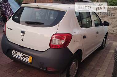 Хэтчбек Dacia Sandero 2014 в Сокале