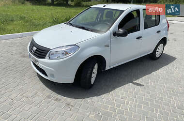 Хэтчбек Dacia Sandero 2009 в Днепре