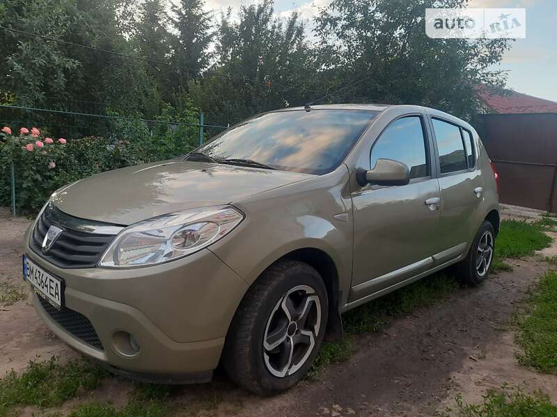 Хэтчбек Dacia Sandero 2008 в Ахтырке