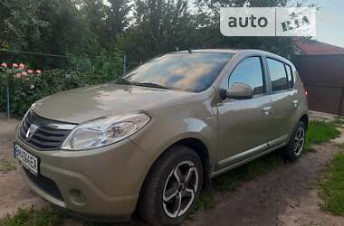 Хэтчбек Dacia Sandero 2008 в Ахтырке