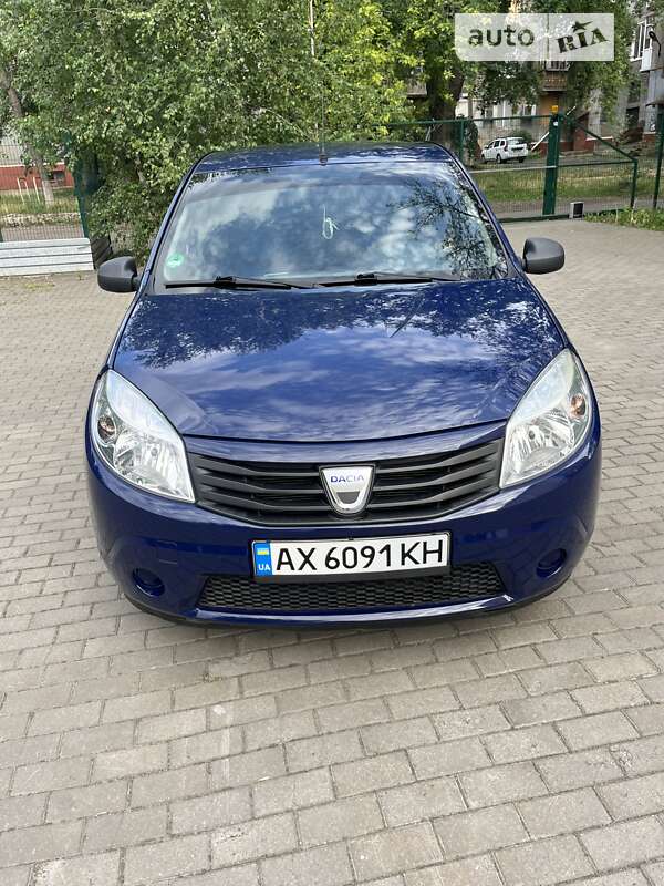 Хэтчбек Dacia Sandero 2009 в 