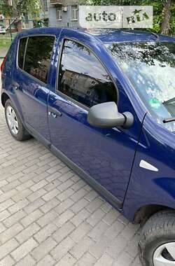 Хэтчбек Dacia Sandero 2009 в 