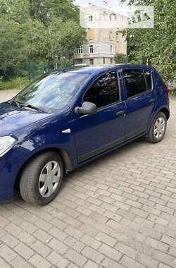 Хэтчбек Dacia Sandero 2009 в 