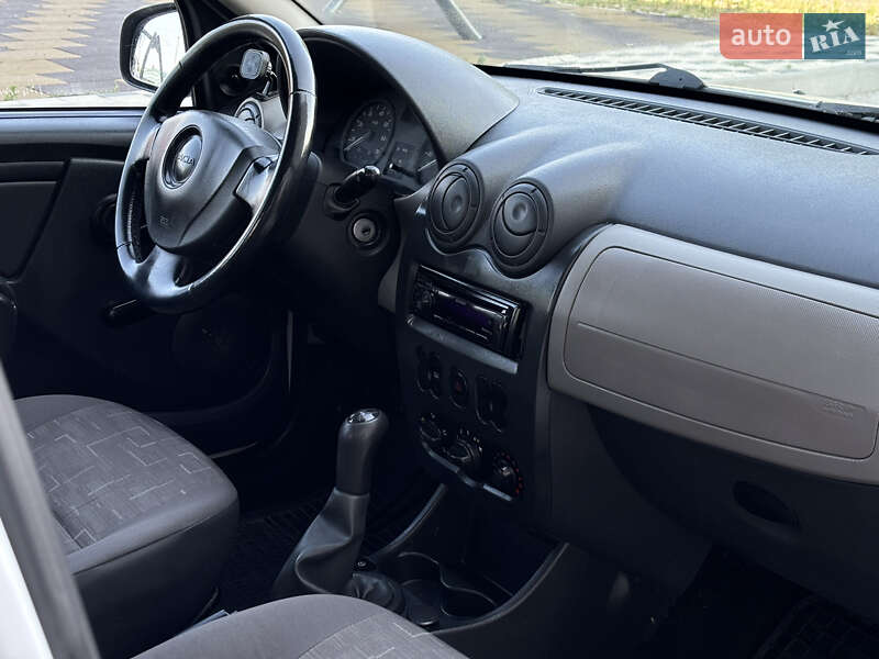 Хетчбек Dacia Sandero 2009 в Хмельницькому