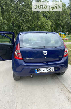 Хэтчбек Dacia Sandero 2009 в Ровно