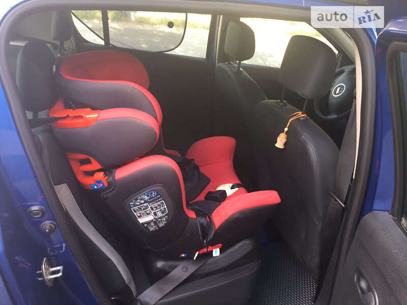Хэтчбек Dacia Sandero 2013 в Киеве
