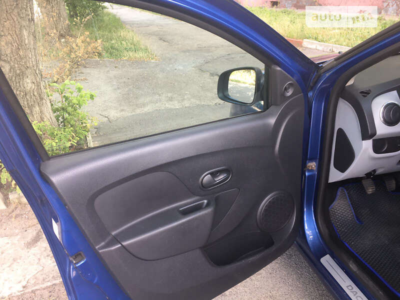 Хэтчбек Dacia Sandero 2013 в Киеве