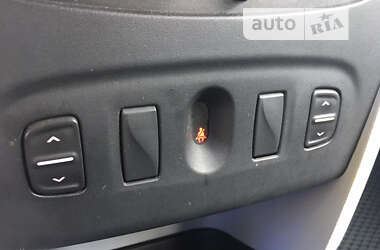 Хетчбек Dacia Sandero 2013 в 