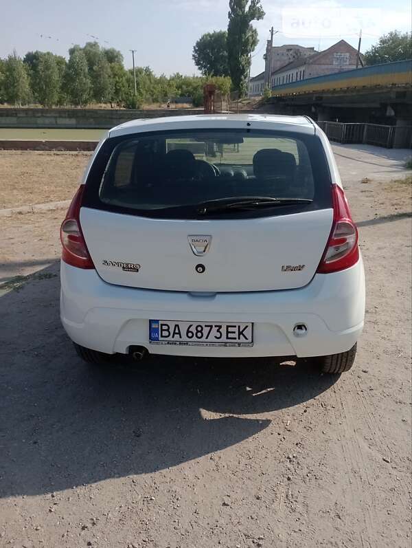 Хэтчбек Dacia Sandero 2010 в Кропивницком