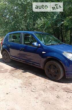 Хэтчбек Dacia Sandero 2009 в Кривом Роге